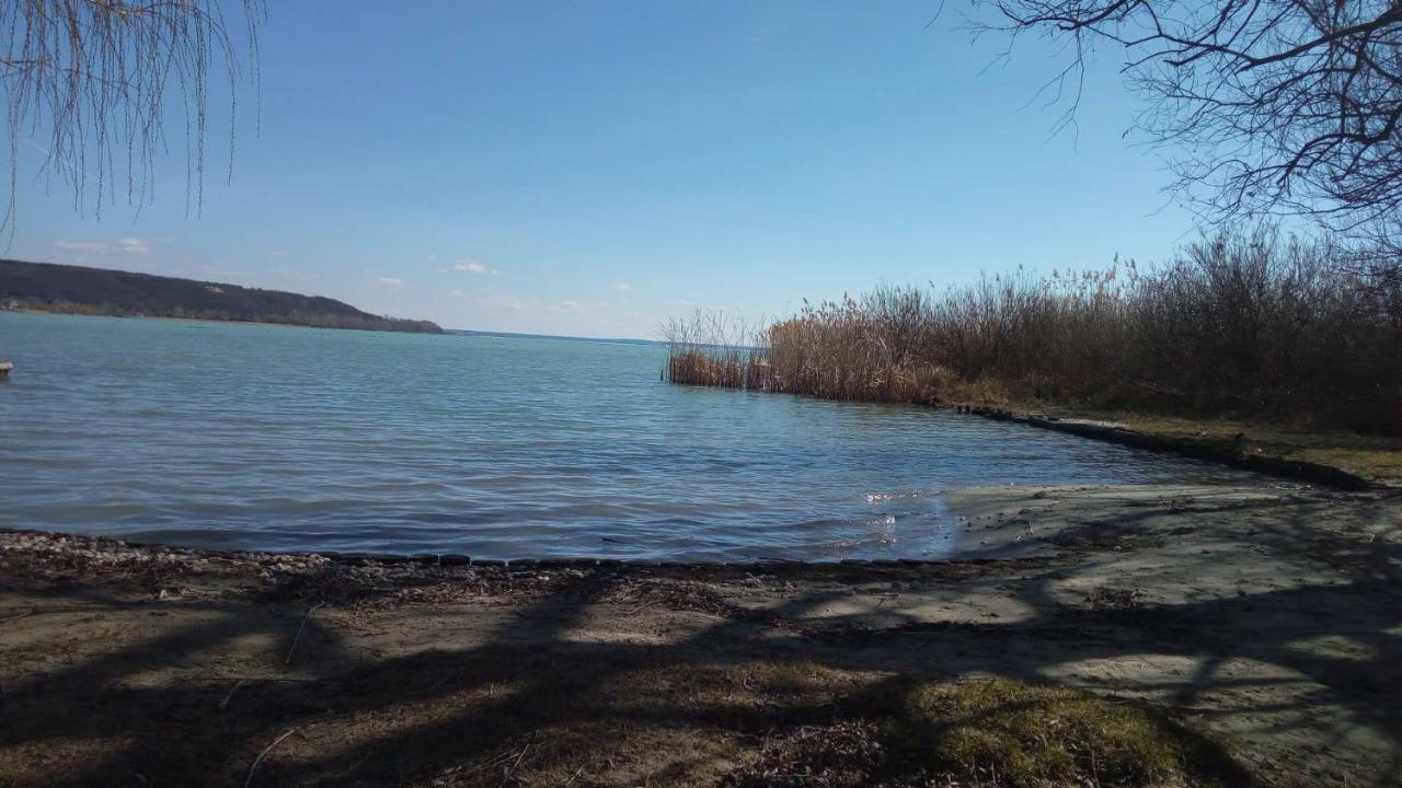 Nora Apartman Lejlighed Balatonfůzfő Eksteriør billede